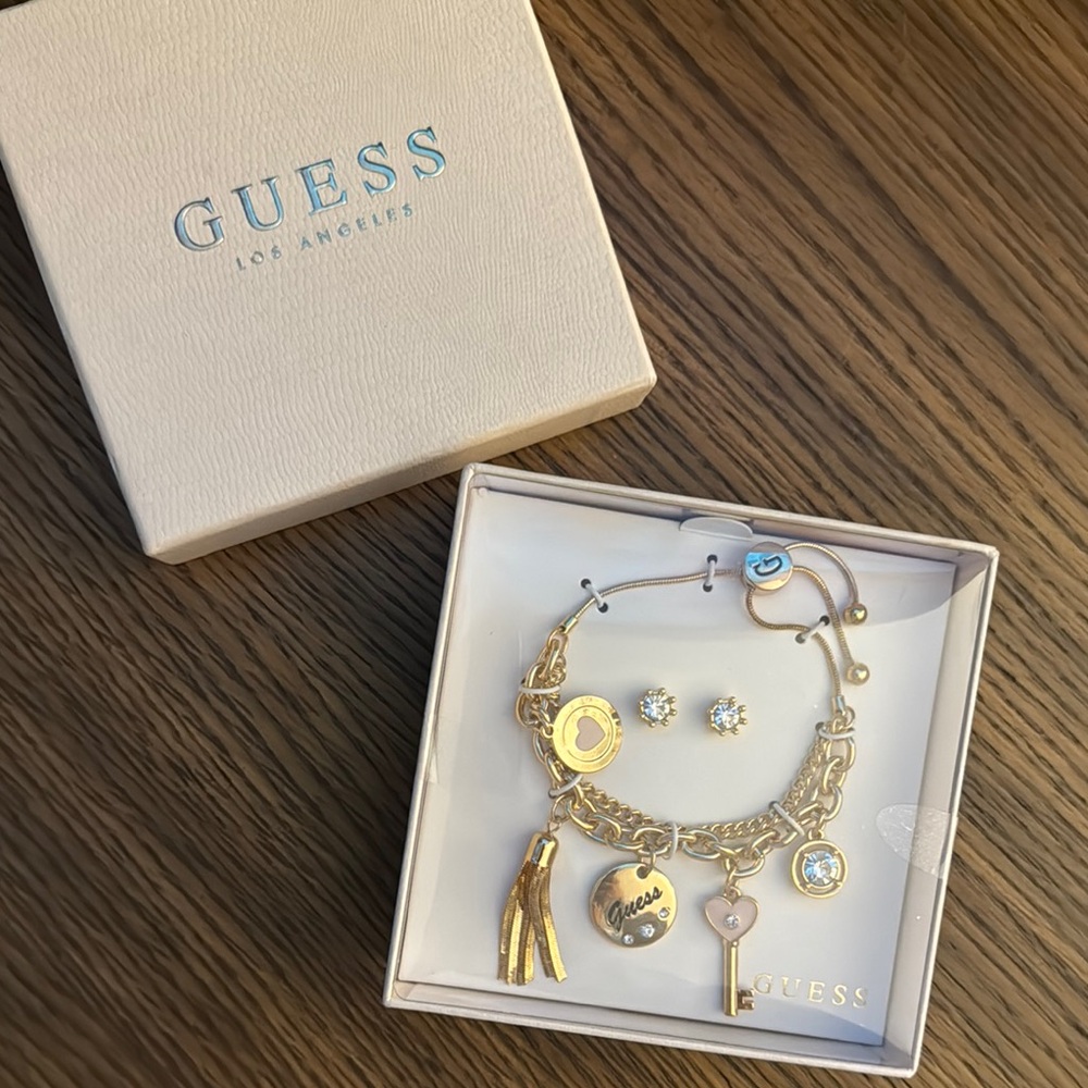 NIB Guess Bracelet and Earring Boxed Jewelry Set